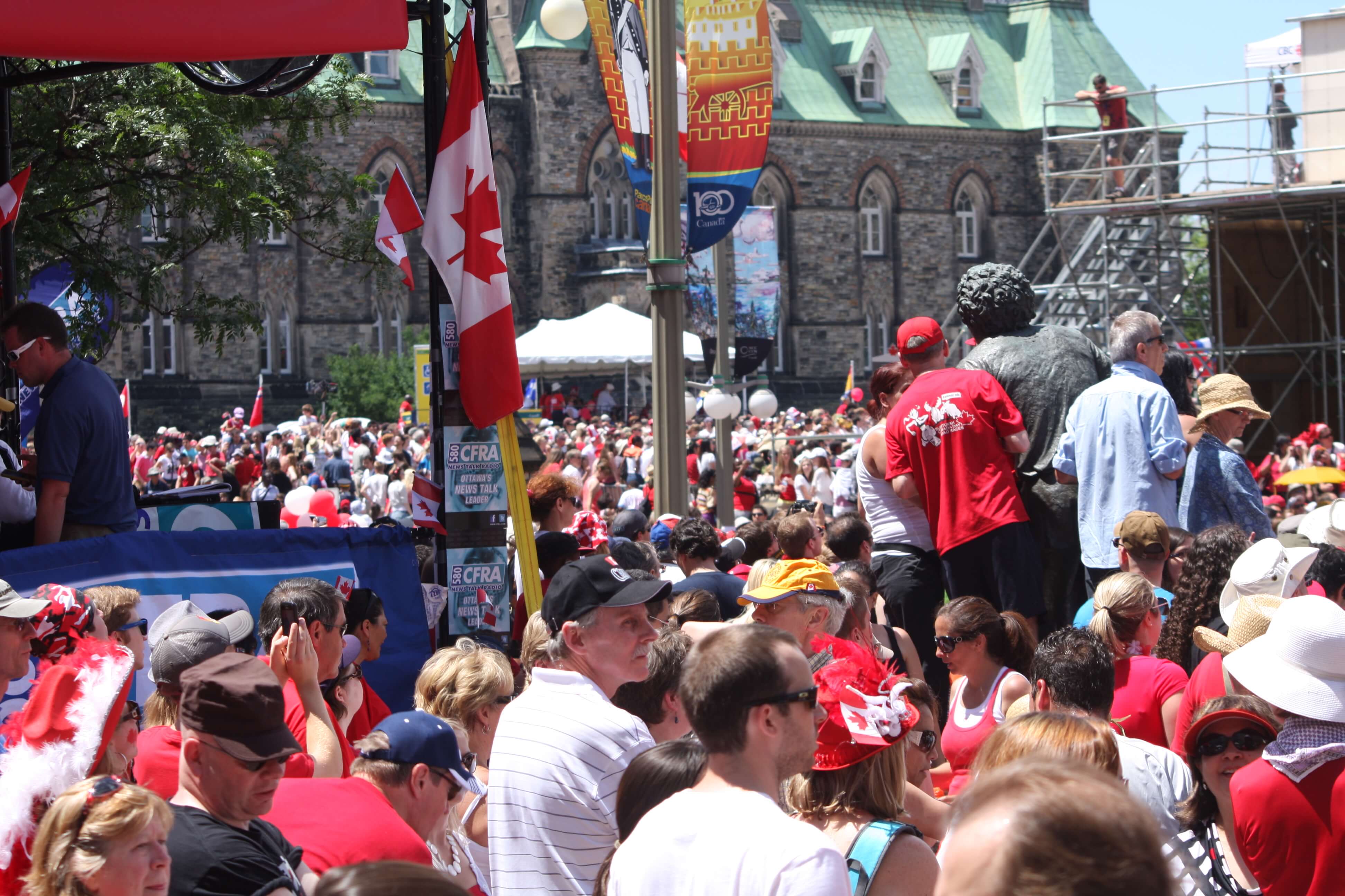 Ottawa signs help local businesses stand out for tourists and visitors in the city during Canada 150 celebrations.