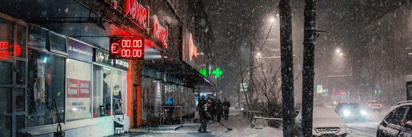 Tips to protect outdoor sign lighting throughout the winter.